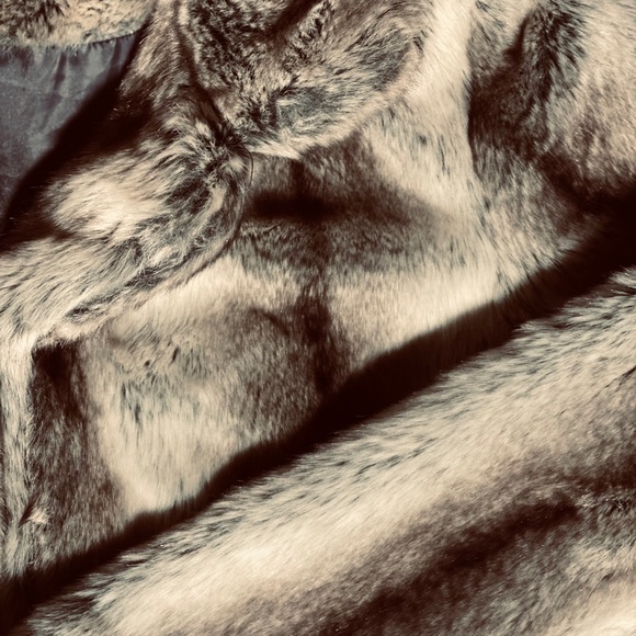 Long female faux-fur coat - Picture 3 of 3